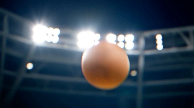 «Spot spec deportivo», fotograma en 0:14: Luz de estadio